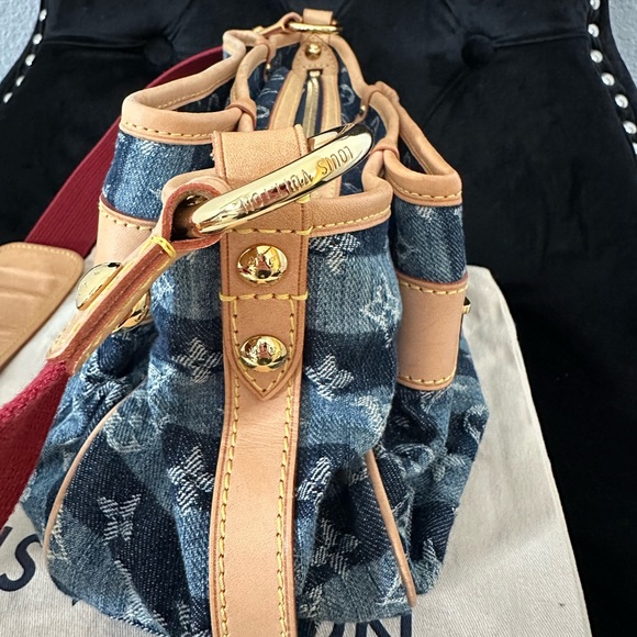 LOUIS VUITTON Limited Edition Blue Denim Monogram Porte Epaule Raye MM Bag - Picture 5 of 16